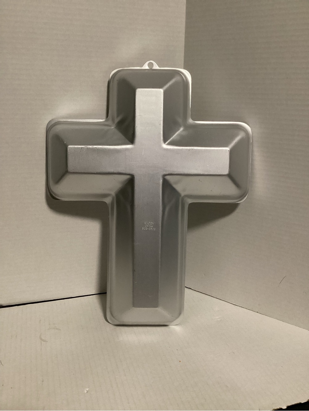 Wilton Silver Cross Cake Pan